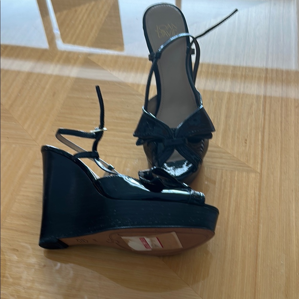 Joan & David Black Wedge Shoes with Stylish Design
